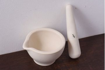 アンティーク雑貨　イギリス　MASON CASH(メイソンキャッシュ)　素焼きの風合いが魅力の磁器製スパイスマッシャー(乳鉢・乳棒)セット