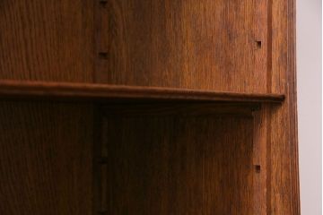 アンティーク家具　イギリスアンティーク　オーク材　シックな細身のブックケース(本棚、陳列棚、収納棚)