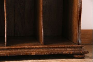 アンティーク家具　イギリスアンティーク　オーク材　シックな細身のブックケース(本棚、陳列棚、収納棚)