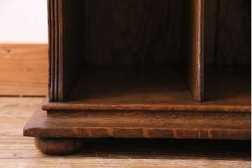 アンティーク家具　イギリスアンティーク　オーク材　シックな細身のブックケース(本棚、陳列棚、収納棚)