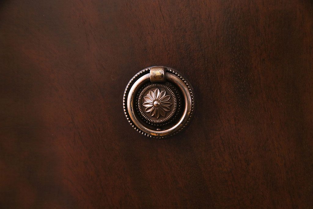 アンティーク家具　イギリス製　マホガニー材　上質な雰囲気のチェスト(サイドチェスト、引き出し)