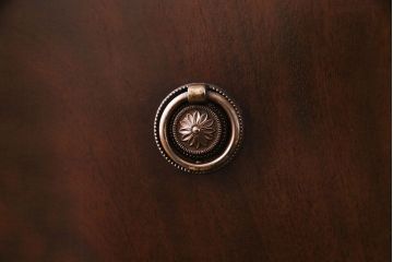 アンティーク家具　イギリス製　マホガニー材　上質な雰囲気のチェスト(サイドチェスト、引き出し)