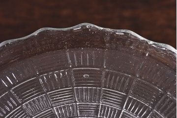 アンティーク雑貨　イギリスビンテージ　チェックのような模様が魅力のケーキスタンド
