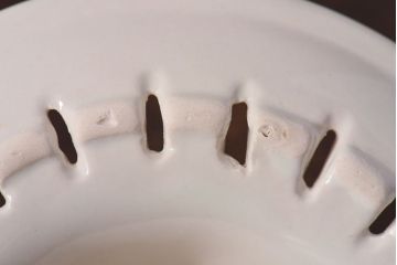 アンティーク雑貨　イギリスビンテージ　陶器製　ダークブラウンとのコントラストがおしゃれなシトラススクイーザー(絞り器)