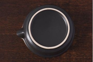 アンティーク雑貨　イギリスビンテージ　陶器製　ダークブラウンとのコントラストがおしゃれなシトラススクイーザー(絞り器)