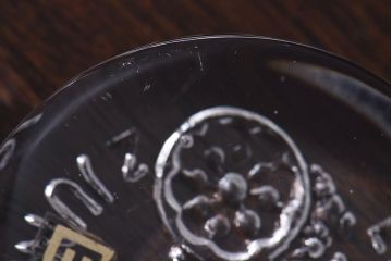 アンティーク雑貨　イギリス　エリザベス女王2世　アニバーサリーグッズ　ガラス製ペーパーウェイト