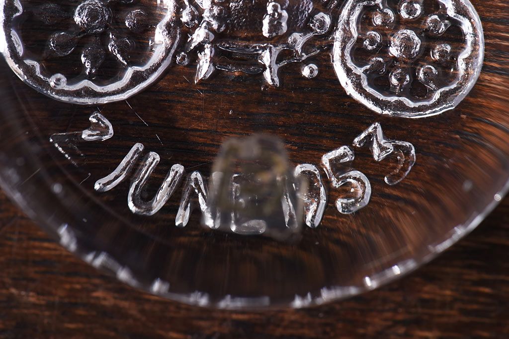 アンティーク雑貨　イギリス　エリザベス女王2世　アニバーサリーグッズ　ガラス製ペーパーウェイト