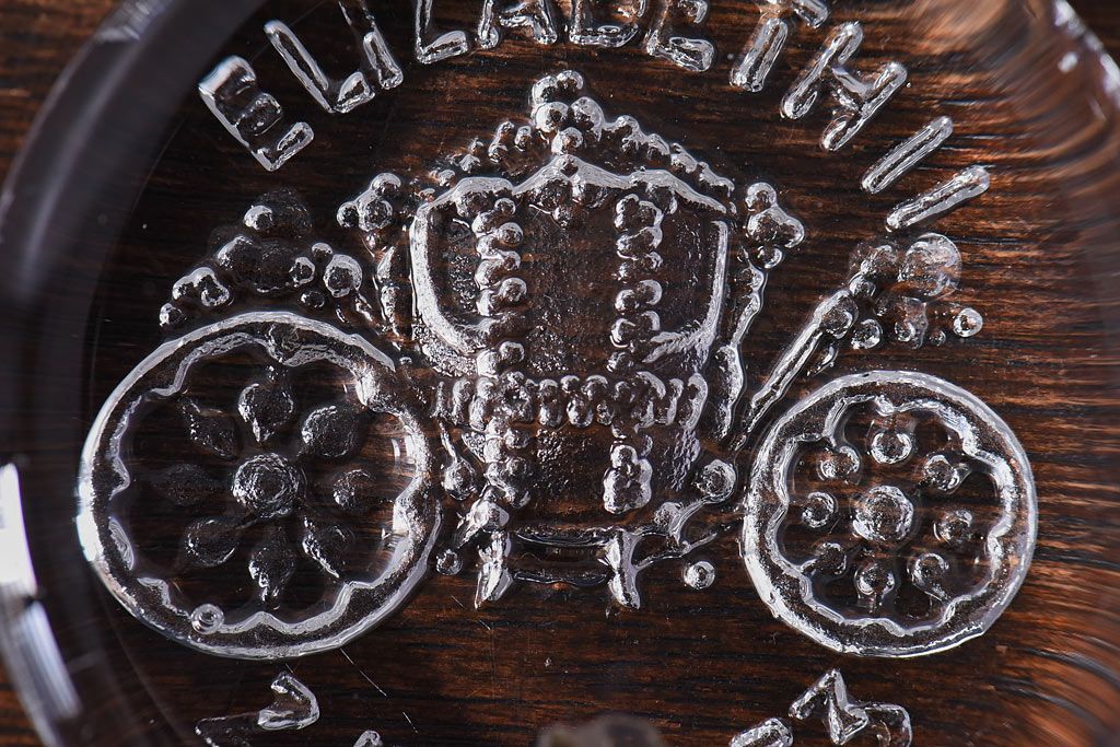 アンティーク雑貨　イギリス　エリザベス女王2世　アニバーサリーグッズ　ガラス製ペーパーウェイト