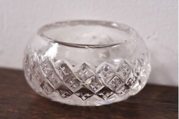 アンティーク雑貨　イギリス製　細かな模様がかわいらしいガラス小物入れ(ソルトディッシュ)