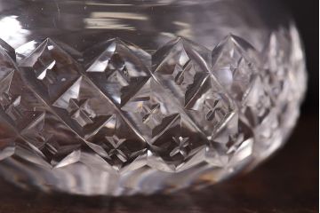 アンティーク雑貨　イギリス製　細かな模様がかわいらしいガラス小物入れ(ソルトディッシュ)