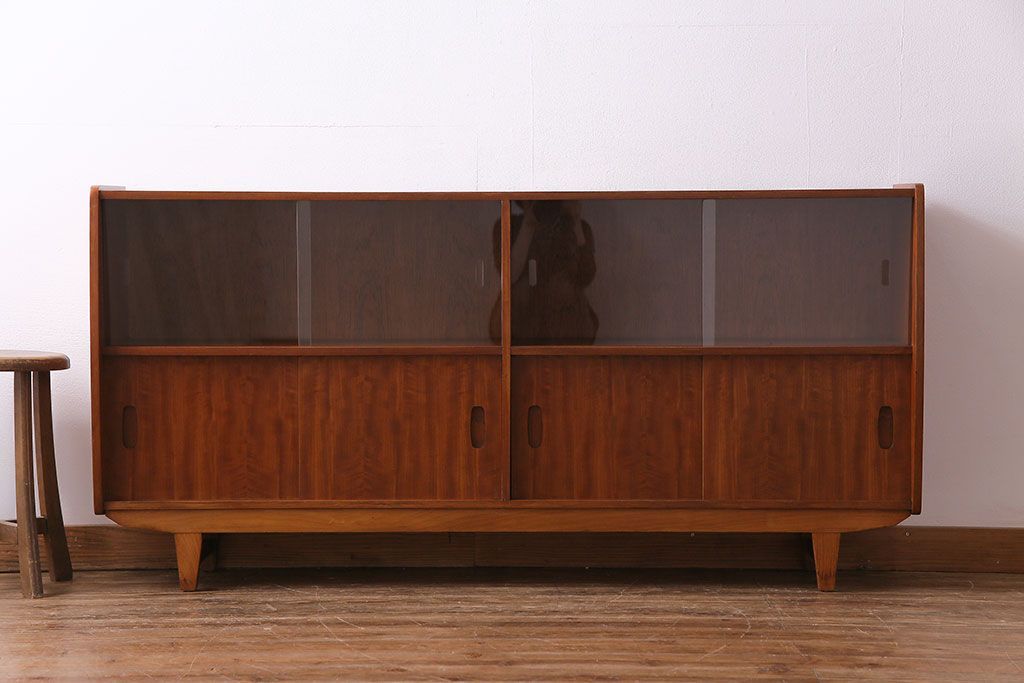 北欧家具　チーク材　洗練されたデザインがおしゃれなサイドボード(サイドキャビネット)