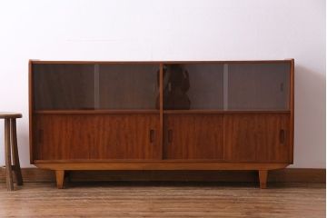 北欧家具　チーク材　洗練されたデザインがおしゃれなサイドボード(サイドキャビネット)