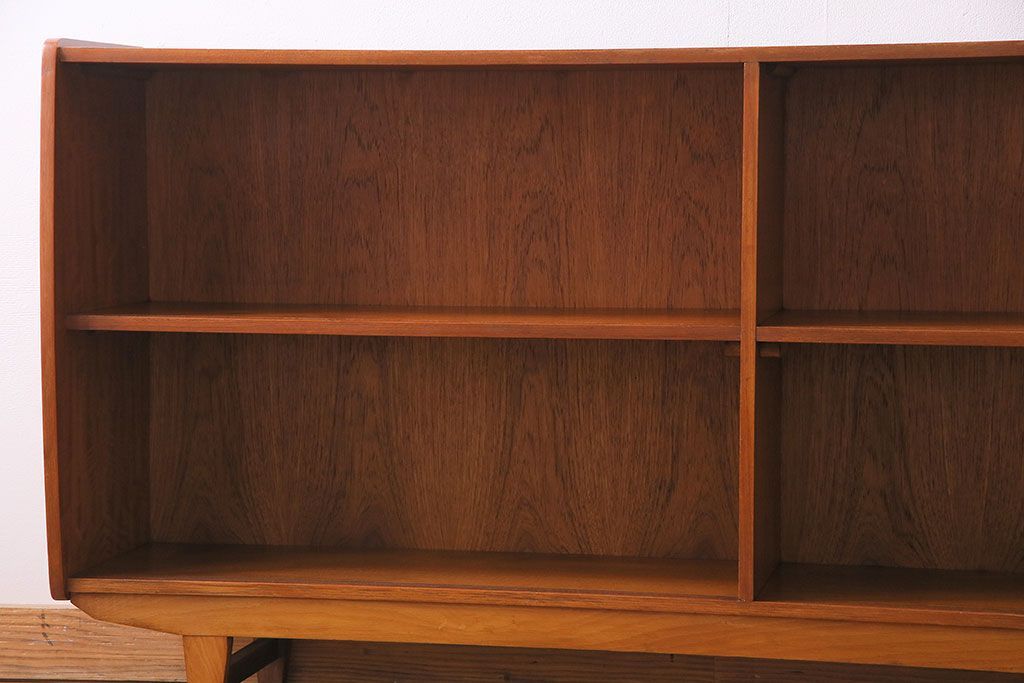 北欧家具　チーク材　洗練されたデザインがおしゃれなサイドボード(サイドキャビネット)