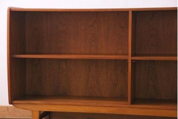 北欧家具　チーク材　洗練されたデザインがおしゃれなサイドボード(サイドキャビネット)