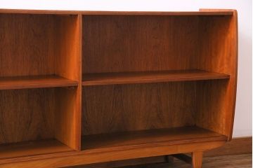 北欧家具　チーク材　洗練されたデザインがおしゃれなサイドボード(サイドキャビネット)