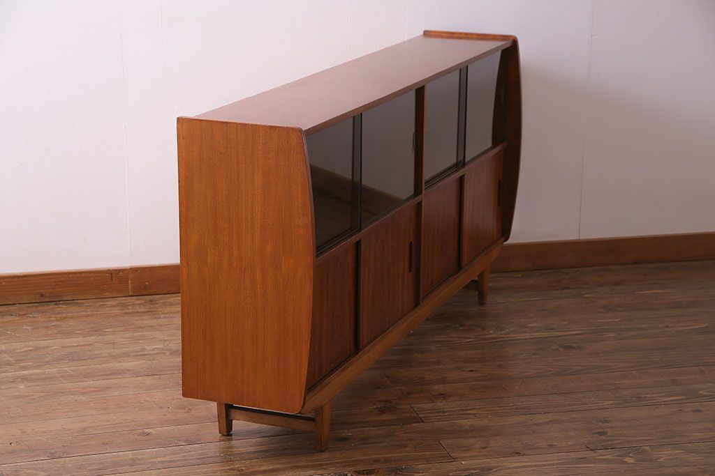 北欧家具　チーク材　洗練されたデザインがおしゃれなサイドボード(サイドキャビネット)