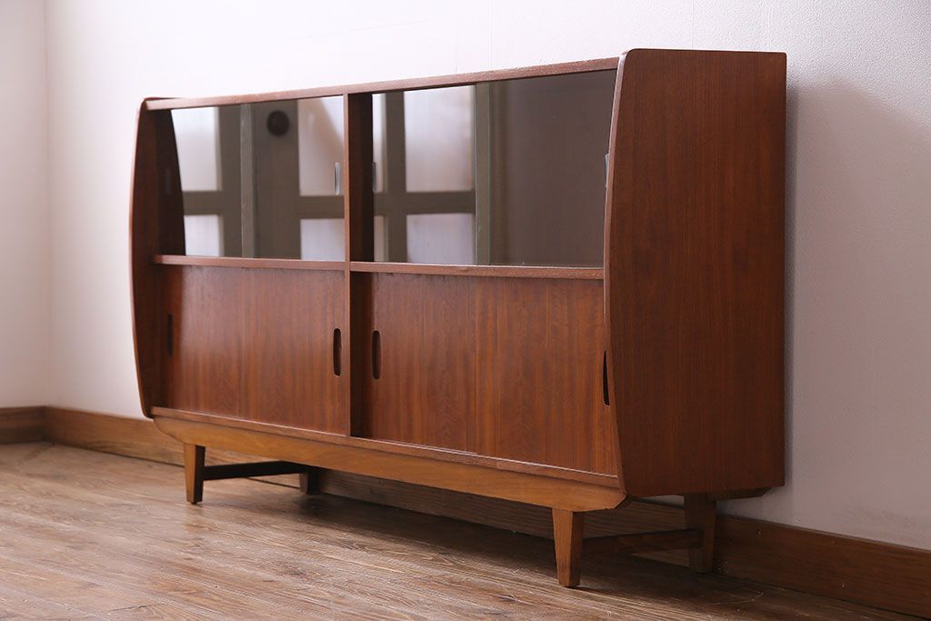 北欧家具　チーク材　洗練されたデザインがおしゃれなサイドボード(サイドキャビネット)