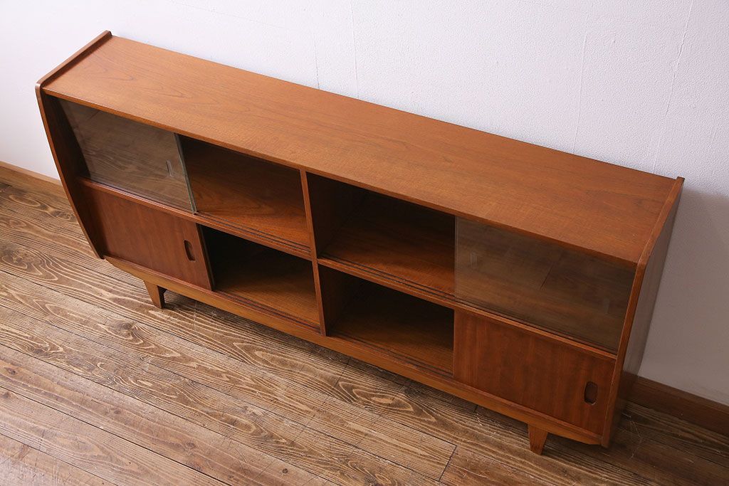 北欧家具　チーク材　洗練されたデザインがおしゃれなサイドボード(サイドキャビネット)