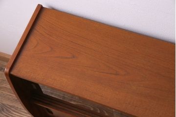 北欧家具　チーク材　洗練されたデザインがおしゃれなサイドボード(サイドキャビネット)