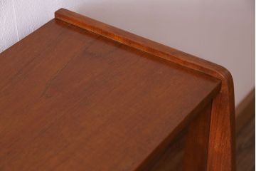 北欧家具　チーク材　洗練されたデザインがおしゃれなサイドボード(サイドキャビネット)