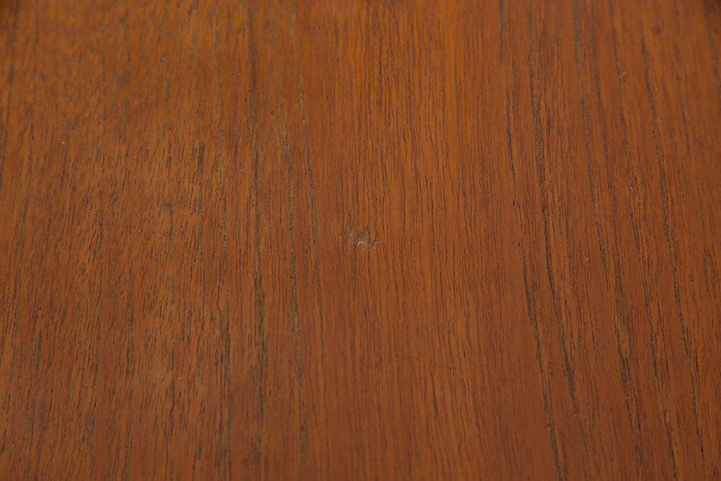 北欧家具　チーク材　洗練されたデザインがおしゃれなサイドボード(サイドキャビネット)