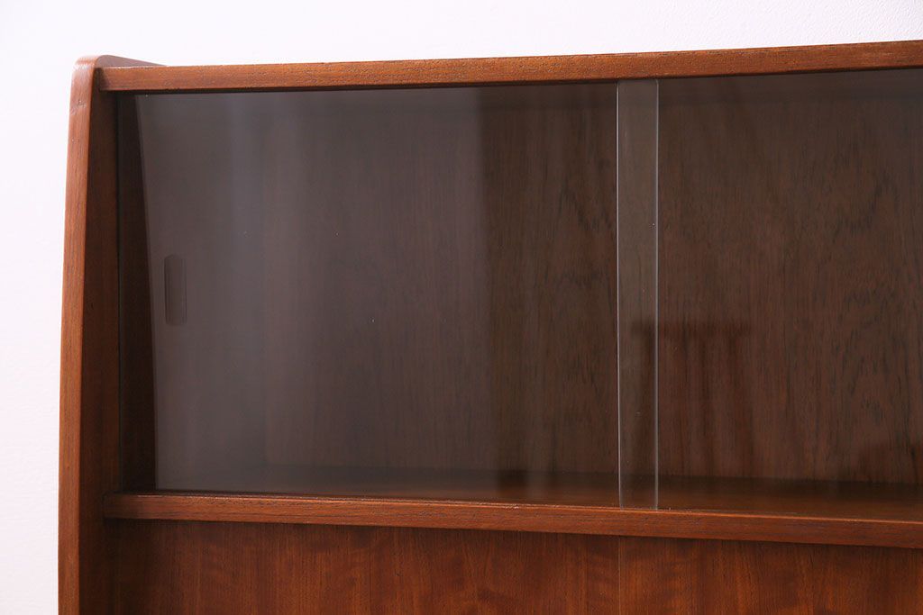 北欧家具　チーク材　洗練されたデザインがおしゃれなサイドボード(サイドキャビネット)