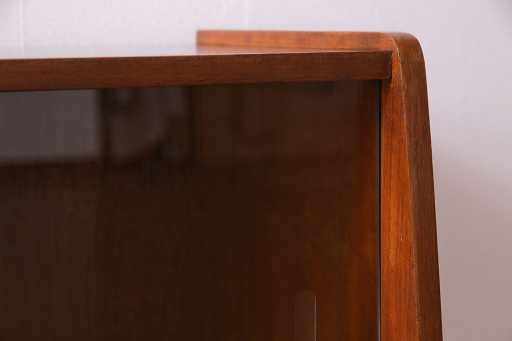 北欧家具　チーク材　洗練されたデザインがおしゃれなサイドボード(サイドキャビネット)