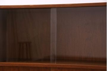 北欧家具　チーク材　洗練されたデザインがおしゃれなサイドボード(サイドキャビネット)