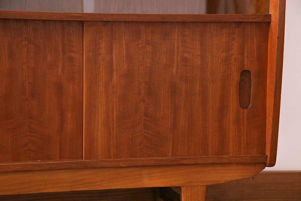 北欧家具　チーク材　洗練されたデザインがおしゃれなサイドボード(サイドキャビネット)