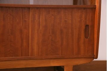 北欧家具　チーク材　洗練されたデザインがおしゃれなサイドボード(サイドキャビネット)