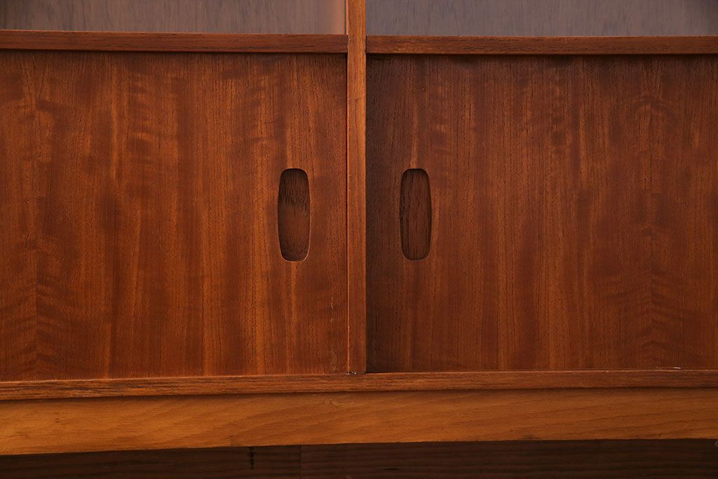 北欧家具　チーク材　洗練されたデザインがおしゃれなサイドボード(サイドキャビネット)