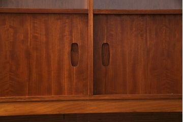 北欧家具　チーク材　洗練されたデザインがおしゃれなサイドボード(サイドキャビネット)