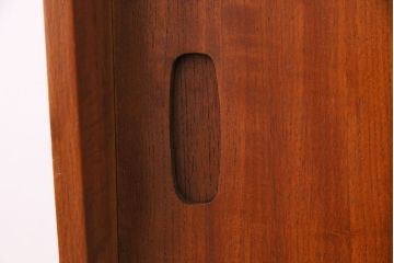 北欧家具　チーク材　洗練されたデザインがおしゃれなサイドボード(サイドキャビネット)