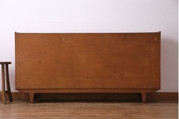 北欧家具　チーク材　洗練されたデザインがおしゃれなサイドボード(サイドキャビネット)