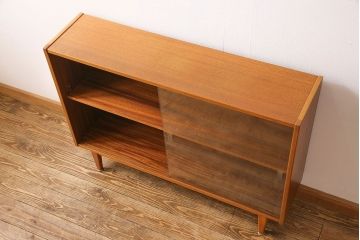 北欧家具　チーク材　明るい色味のブックケース(本棚、陳列棚、収納棚)