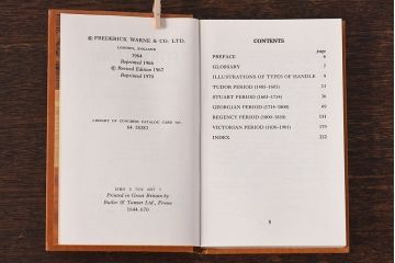 アンティーク雑貨　イギリス　The Observer's Book　FURNITURE　家具　コンパクトハンドブック(洋書、ポケット辞典、本)