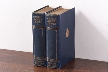 アンティーク雑貨　イギリスアンティーク　CHARLES DICKENS(チャールズ・ディケンズ)　本(洋書、英字本、小説)2冊セット(1)