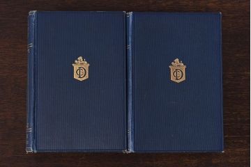 アンティーク雑貨　イギリスアンティーク　CHARLES DICKENS(チャールズ・ディケンズ)　本(洋書、英字本、小説)2冊セット(1)