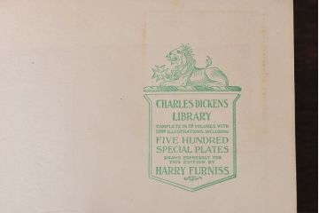アンティーク雑貨　イギリスアンティーク　CHARLES DICKENS(チャールズ・ディケンズ)　本(洋書、英字本、小説)2冊セット(1)