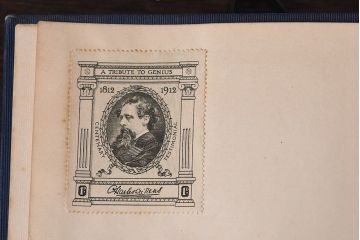 アンティーク雑貨　イギリスアンティーク　CHARLES DICKENS(チャールズ・ディケンズ)　本(洋書、英字本、小説)2冊セット(1)