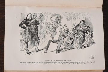 アンティーク雑貨　イギリスアンティーク　CHARLES DICKENS(チャールズ・ディケンズ)　本(洋書、英字本、小説)2冊セット(1)