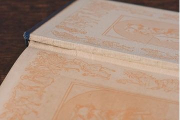 アンティーク雑貨　イギリスアンティーク　CHARLES DICKENS(チャールズ・ディケンズ)　本(洋書、英字本、小説)2冊セット(1)