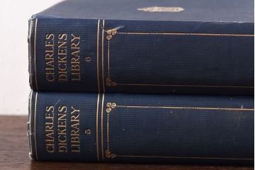 アンティーク雑貨　イギリスアンティーク　CHARLES DICKENS(チャールズ・ディケンズ)　本(洋書、英字本、小説)2冊セット(2)