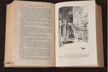 アンティーク雑貨　イギリスアンティーク　CHARLES DICKENS(チャールズ・ディケンズ)　本(洋書、英字本、小説)2冊セット(2)