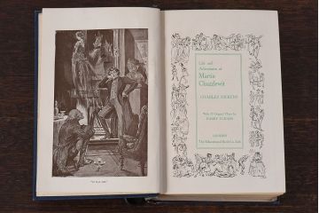 アンティーク雑貨　イギリスアンティーク　CHARLES DICKENS(チャールズ・ディケンズ)　本(洋書、英字本、小説)2冊セット(3)