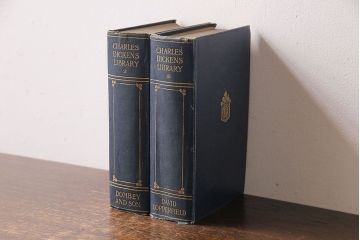 アンティーク雑貨　イギリスアンティーク　CHARLES DICKENS(チャールズ・ディケンズ)　本(洋書、英字本、小説)2冊セット