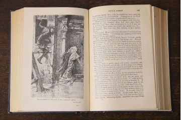 アンティーク雑貨　英国アンティーク　CHARLES DICKENS(チャールズ・ディケンズ)　洋書(本、英字本、小説)2冊セット(1)