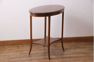 アンティーク雑貨　イギリスアンティーク　スリムな脚が上品なサイドテーブル(カフェテーブル、飾り台)