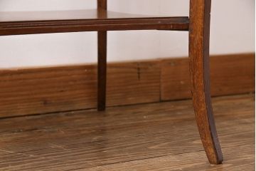 アンティーク雑貨　イギリスアンティーク　スリムな脚が上品なサイドテーブル(カフェテーブル、飾り台)