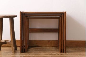 アンティーク雑貨　北欧ビンテージ　G-PLAN　チーク材　なめらかな風合いのネストテーブル(サイドテーブル、花台)